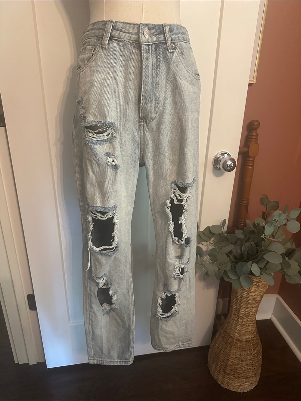 White Fox light Wash distressed cropped cotton M jeans